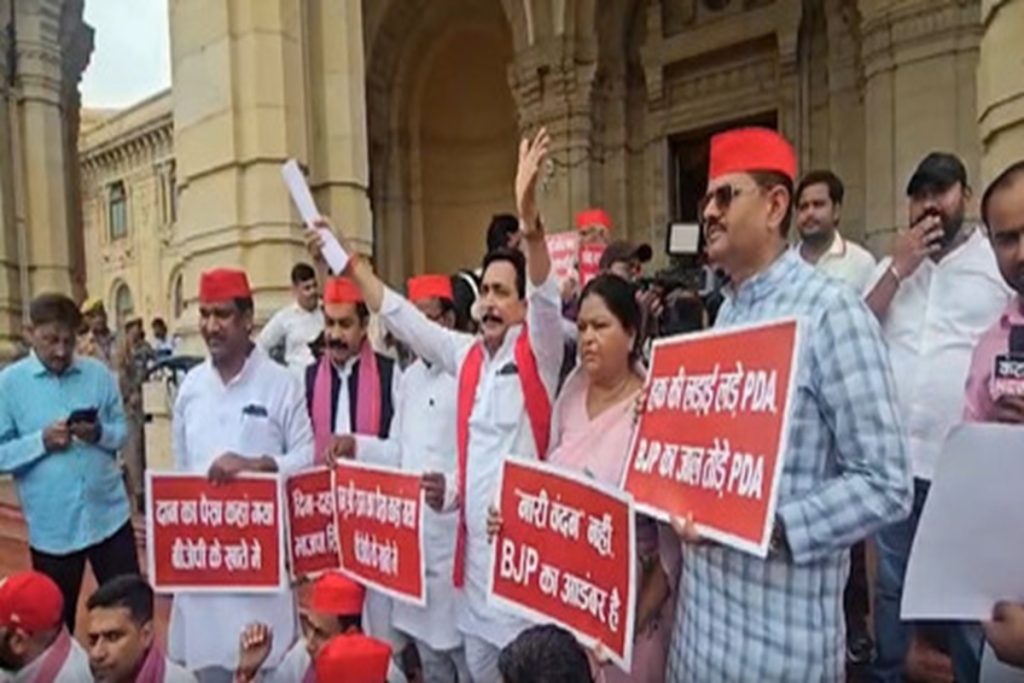 राम मंदिर दान विवाद पर सपा का तीसरे दिन जोरदार विरोध!