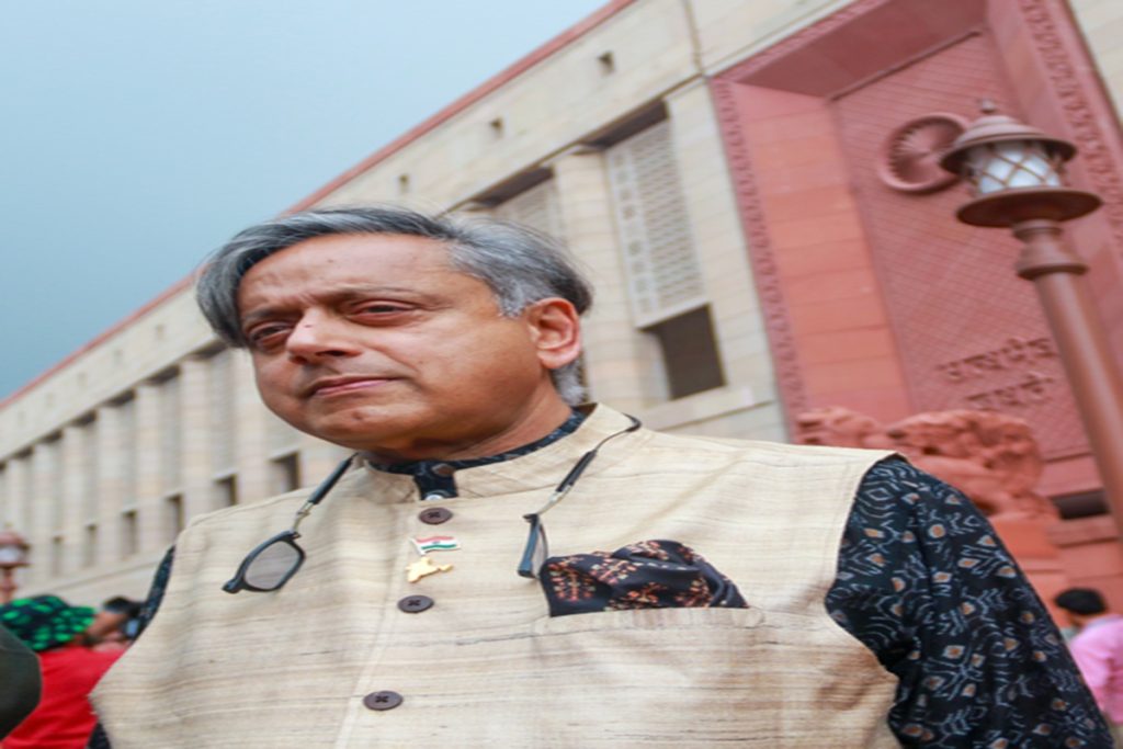 शशि थरूर ने वंदे मातरम संशोधन पर उठाए सवाल, पूछा-12 मिनट खड़े रहेंगे?
