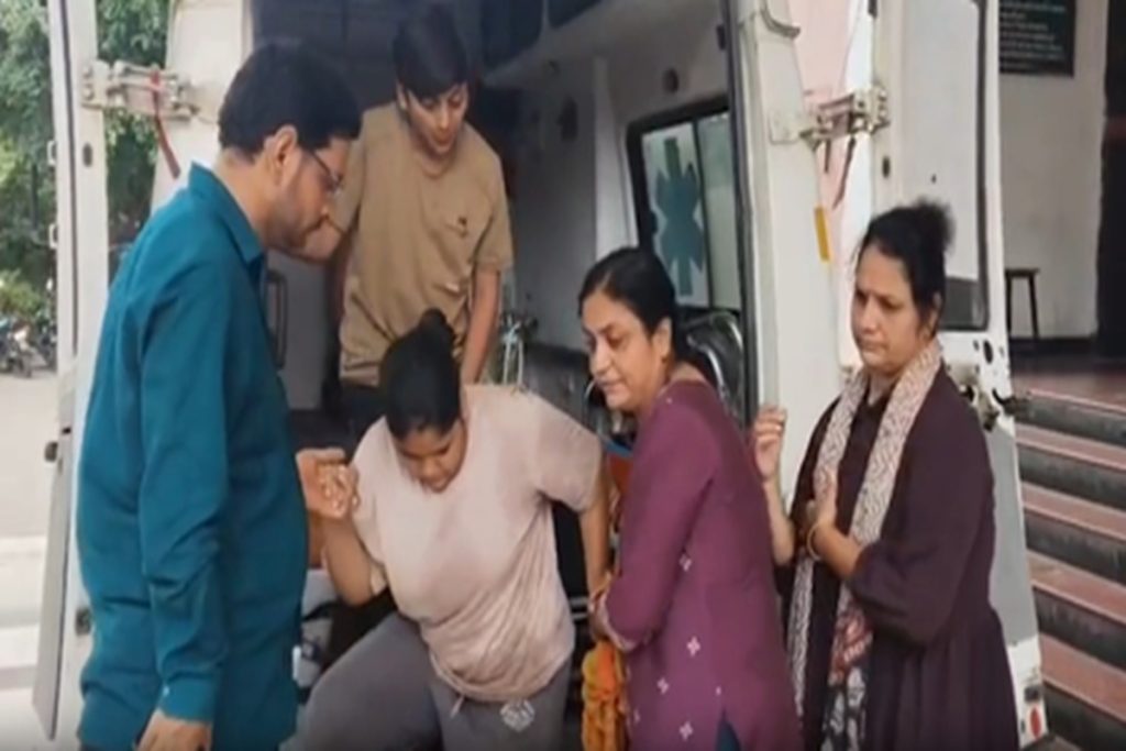 उज्जैन के नागचंद्रेश्वर मंदिर में भारी भीड़ के चलते भगदड़ की स्थिति, कई घायल!