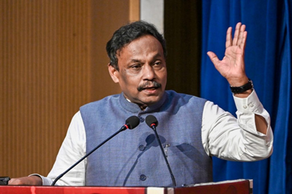 विनोद तावड़े कौन, यूपी की कमान संभालकर दिखाएंगे चुनावी रणनीति का दमखम!