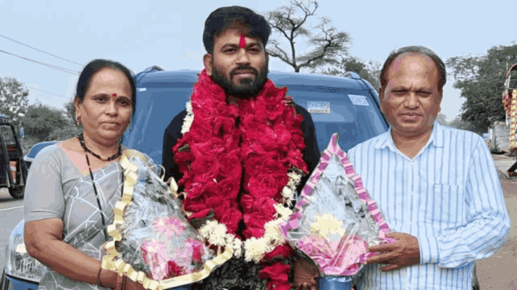 अभिजीत दीपके के पिता की संपत्ति की जांच हो