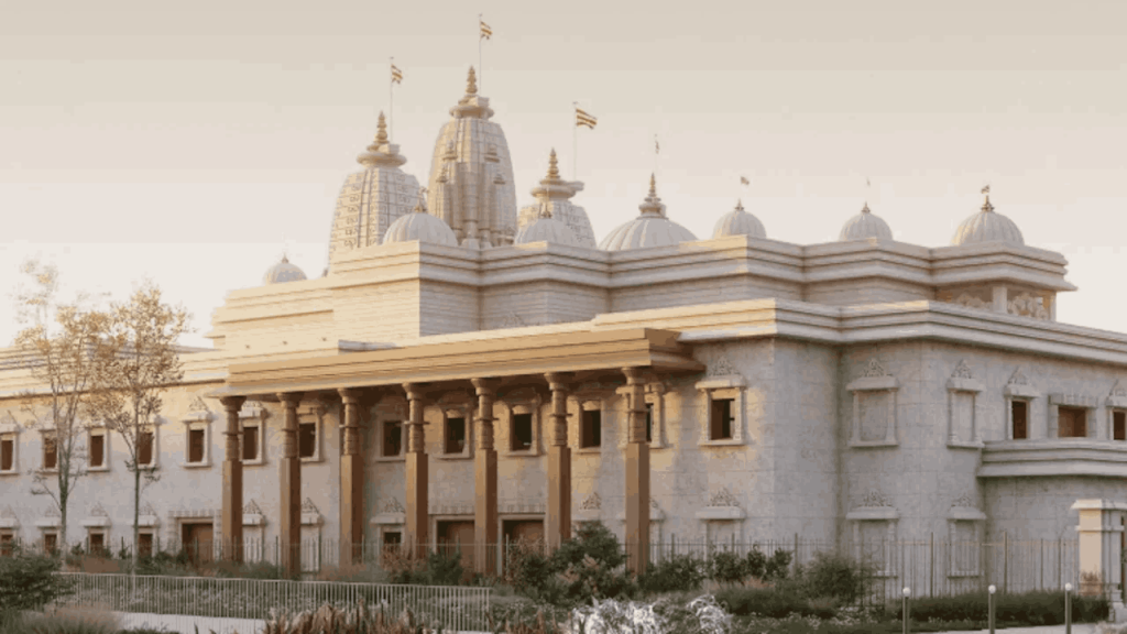 पेरिस में हिंदू मंदिर का ‘शंखनाद’