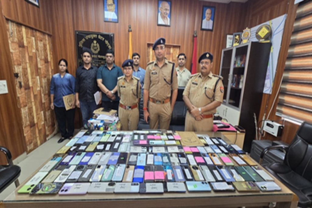 मिशन सहयोग से 104 गुम मोबाइल बरामद, 21 लाख के फोन लौटाए!