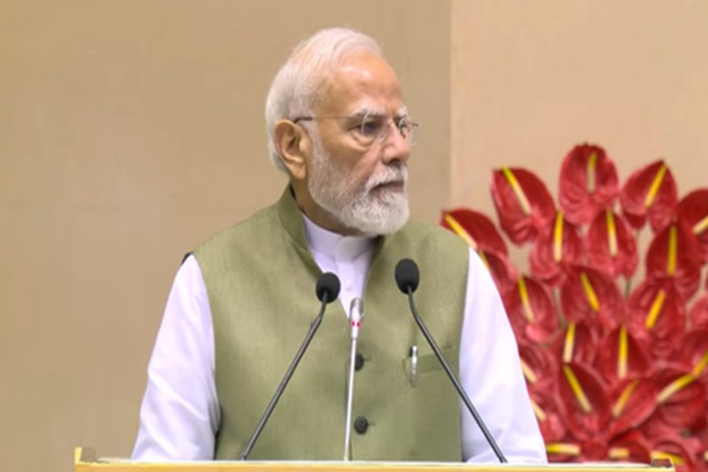 कार्बन उत्सर्जन पर विकासशील देशों को दोष देना गलत: पीएम मोदी! 