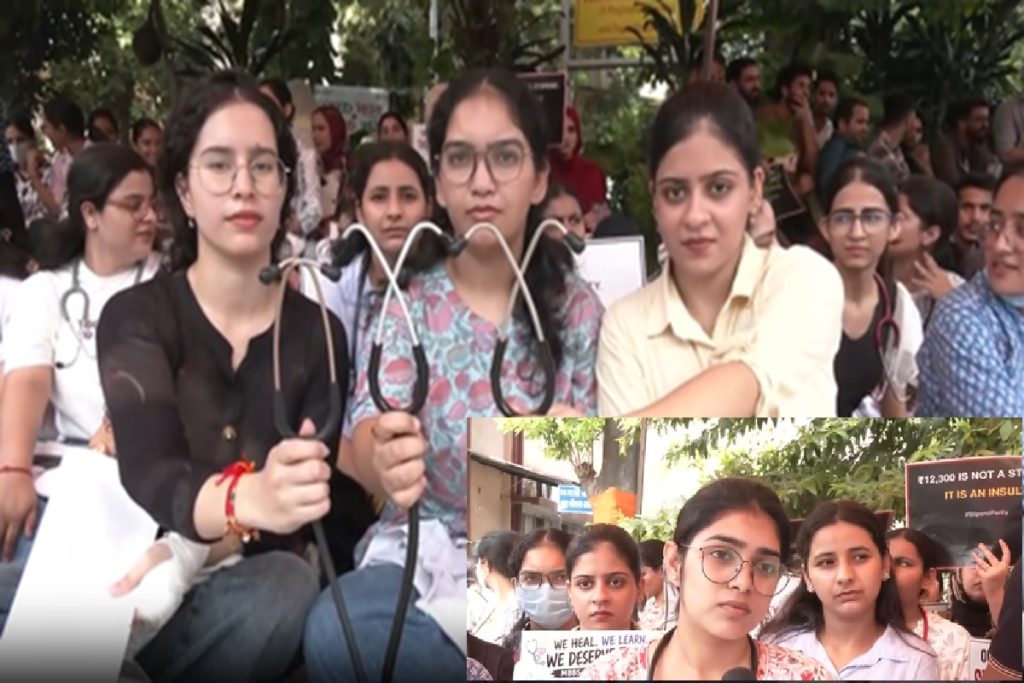 जम्मू में स्टाइपेंड बढ़ाने की मांग को लेकर इंटर्न डॉक्टरों का प्रदर्शन!