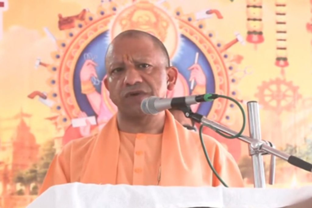 भगवान विश्वकर्मा सृष्टि और पीएम मोदी नए भारत के शिल्पी : सीएम योगी!