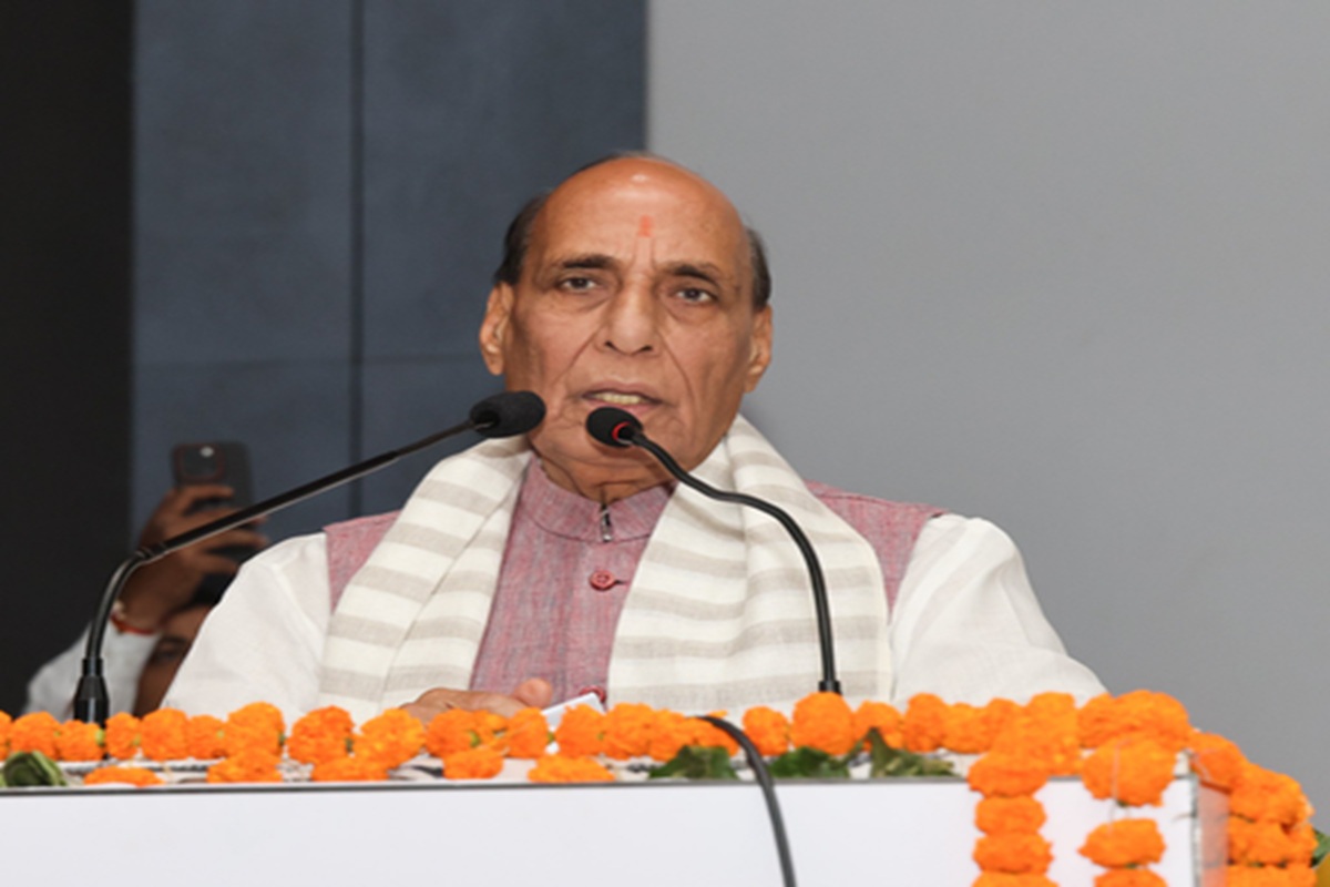 याद रखिए टूटने से बिखरेंगे, जुड़ने से निखरेंगे: रक्षा मंत्री राजनाथ सिंह!