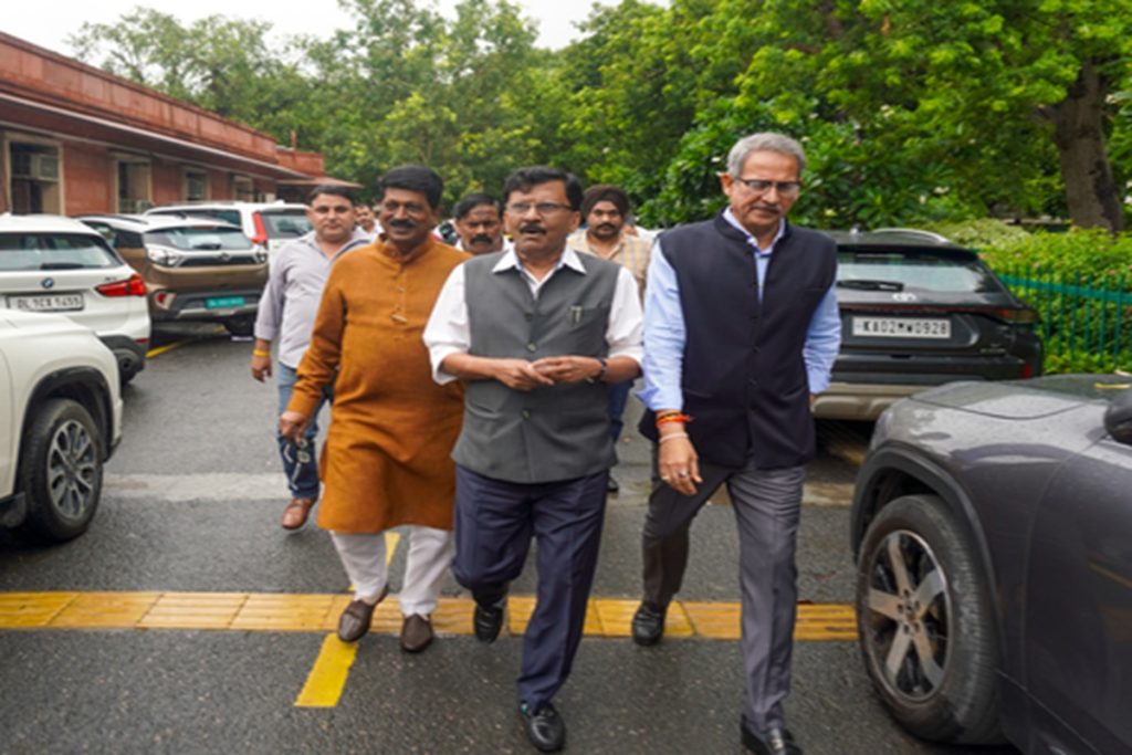 संजय राउत की धमकी, ज्ञानेश कुमार के खिलाफ महाभियोग प्रस्ताव लाएंगे! 