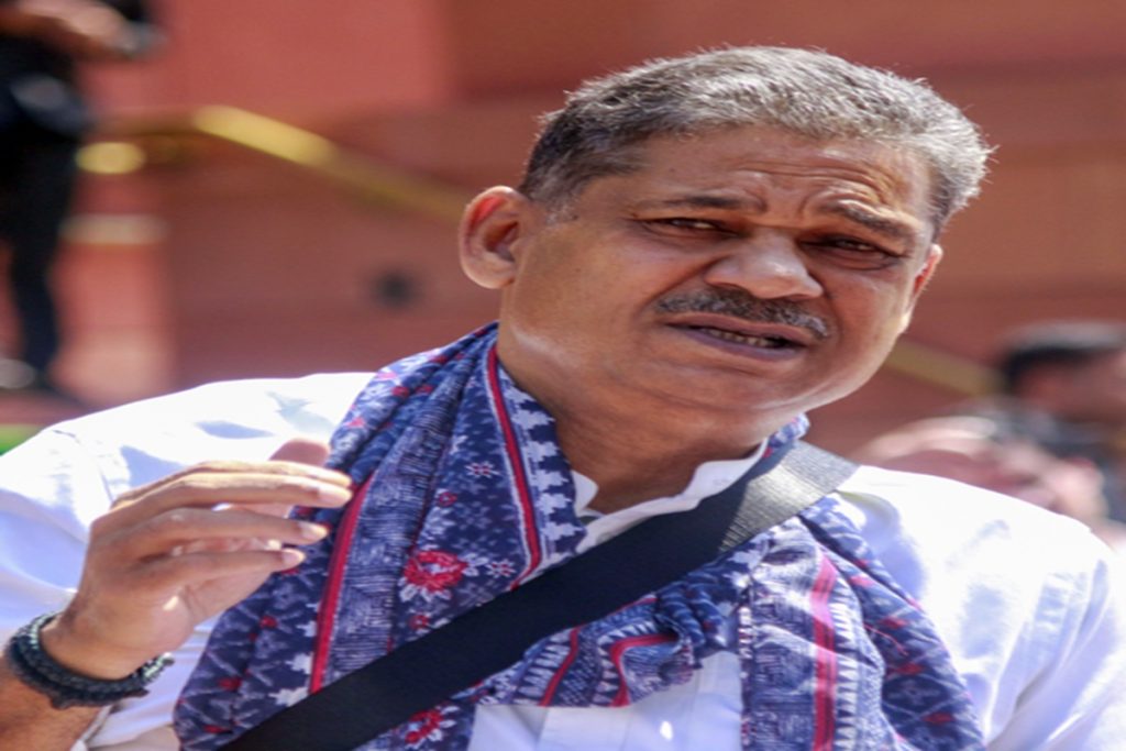 जबरन वसूली मामले में बंगाल सीआईडी के सामने पेश हुए टीएमसी सांसद कीर्ति आजाद! 
