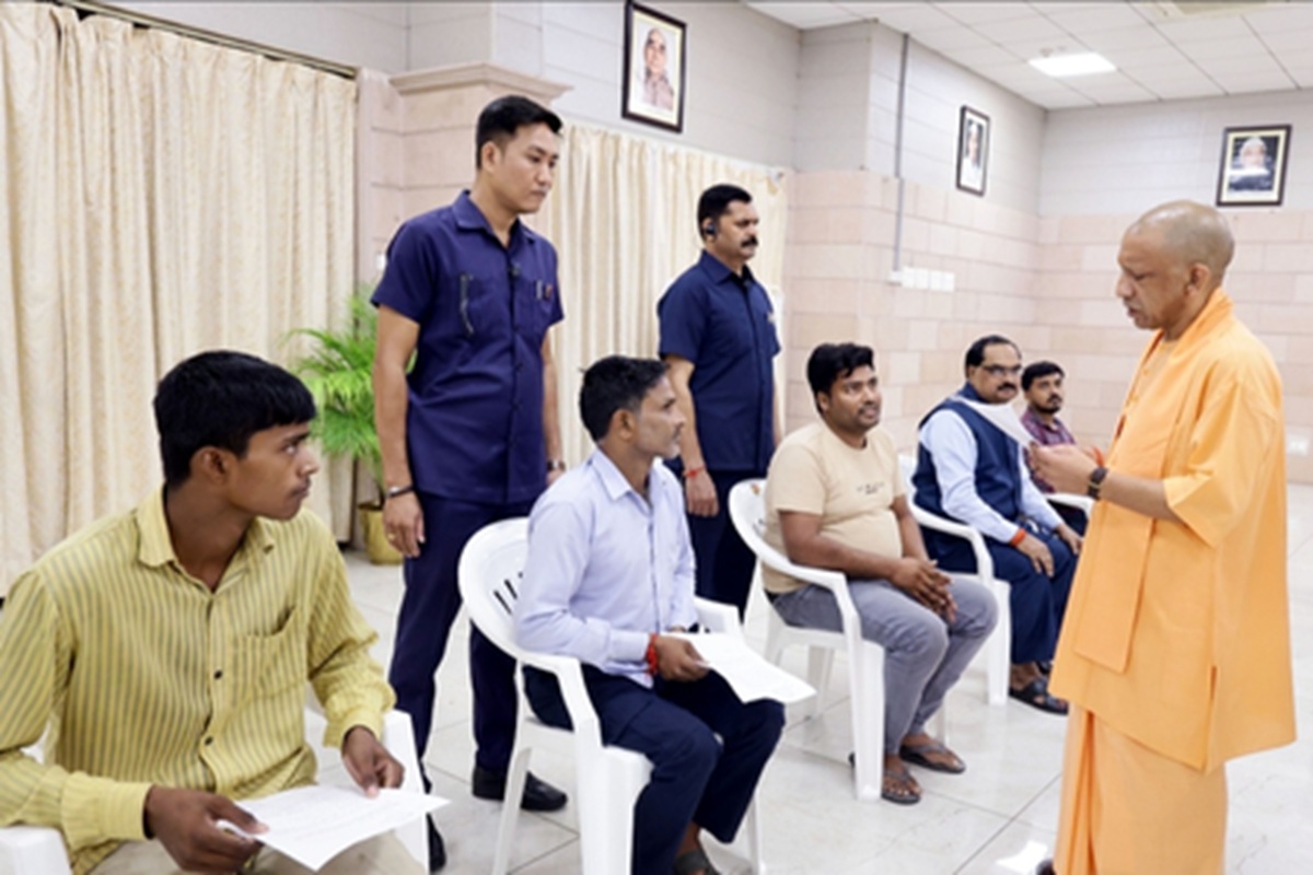 हर पीड़ित की समस्या का समाधान करा रही सरकारः सीएम योगी!