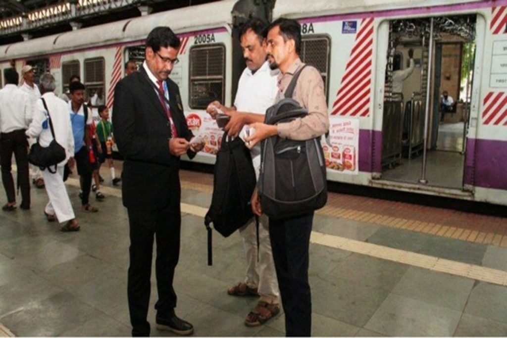 पश्चिम रेलवे की टिकट जांच से 100 करोड़ से अधिक की वसूली​!