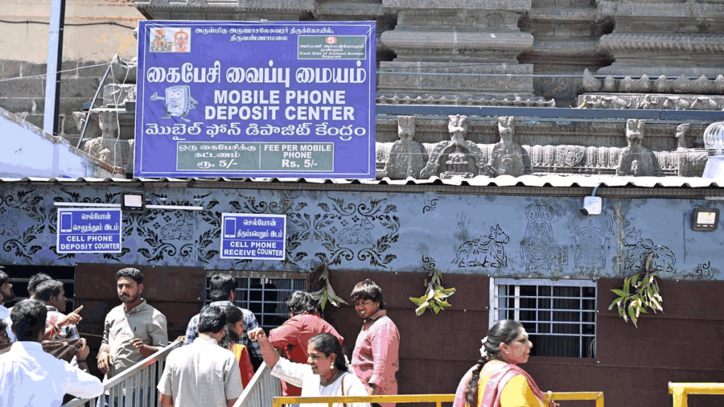 तमिलनाडु के 52 मंदिरों में स्मार्टफोन बैन