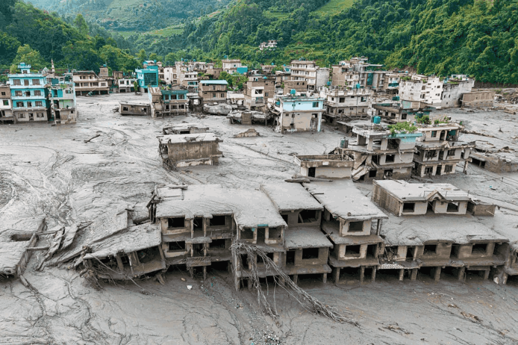 नेपाल में मरने वालों की संख्या 1,330 के पार
