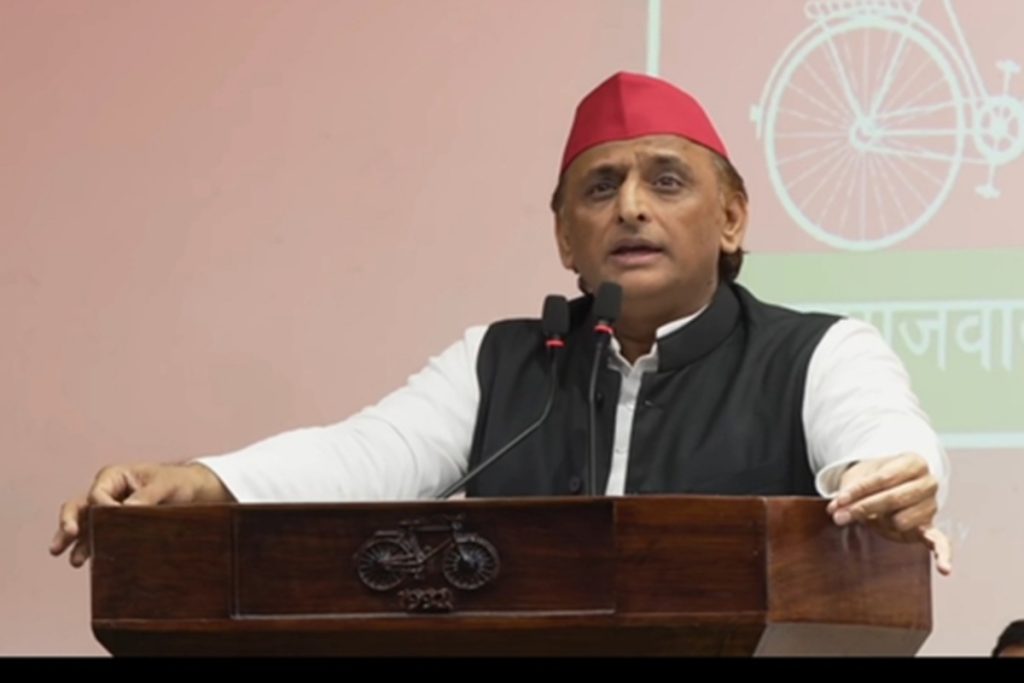 एसआईआर में गड़बड़ियों पर अखिलेश ने चुनाव आयोग को घेरा!