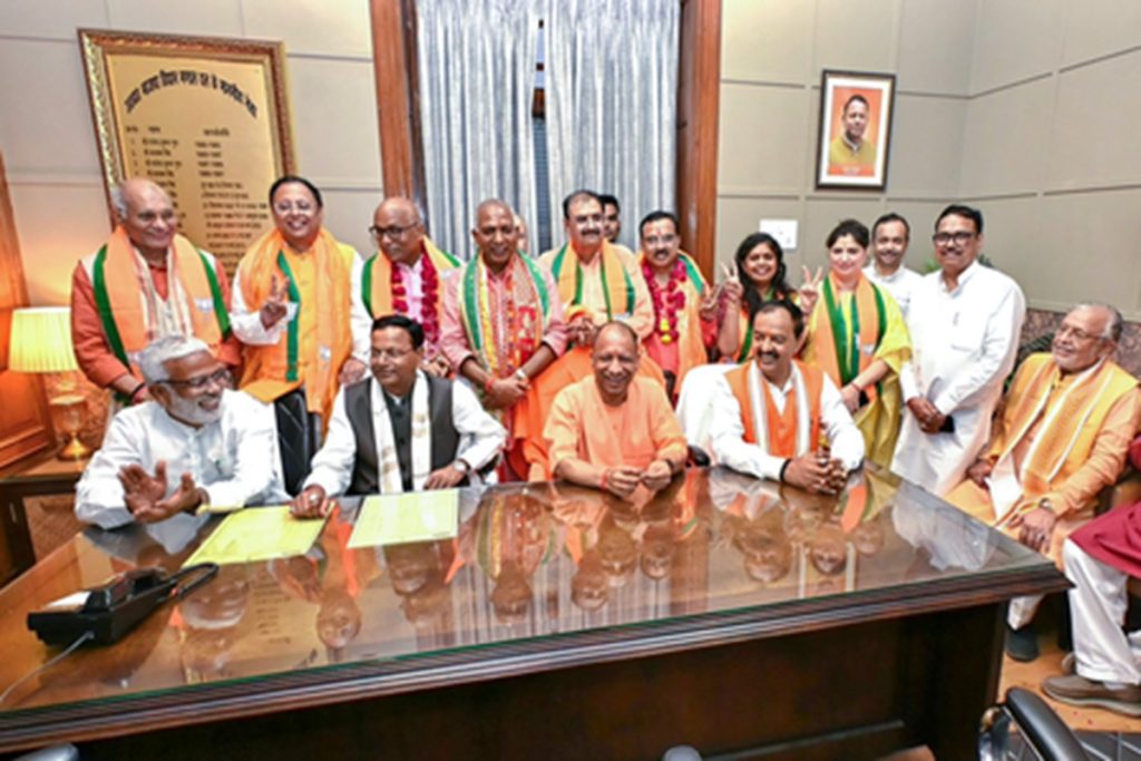 यूपी की 10 राज्यसभा सीटों पर भाजपा के आठ और सपा के दो उम्मीदवार जीते!