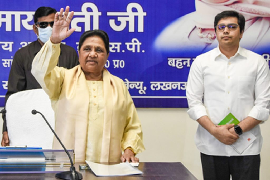 मायावती के भतीजे आकाश आनंद के भरोसे बसपा, 2027 के चुनाव में होगी परीक्षा!