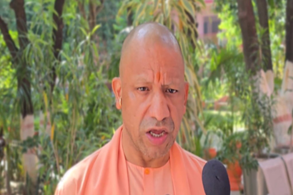 अराजकता से बाज आए कांग्रेस, वरना जो बचा है वह भी गंवा देगी : सीएम योगी! 