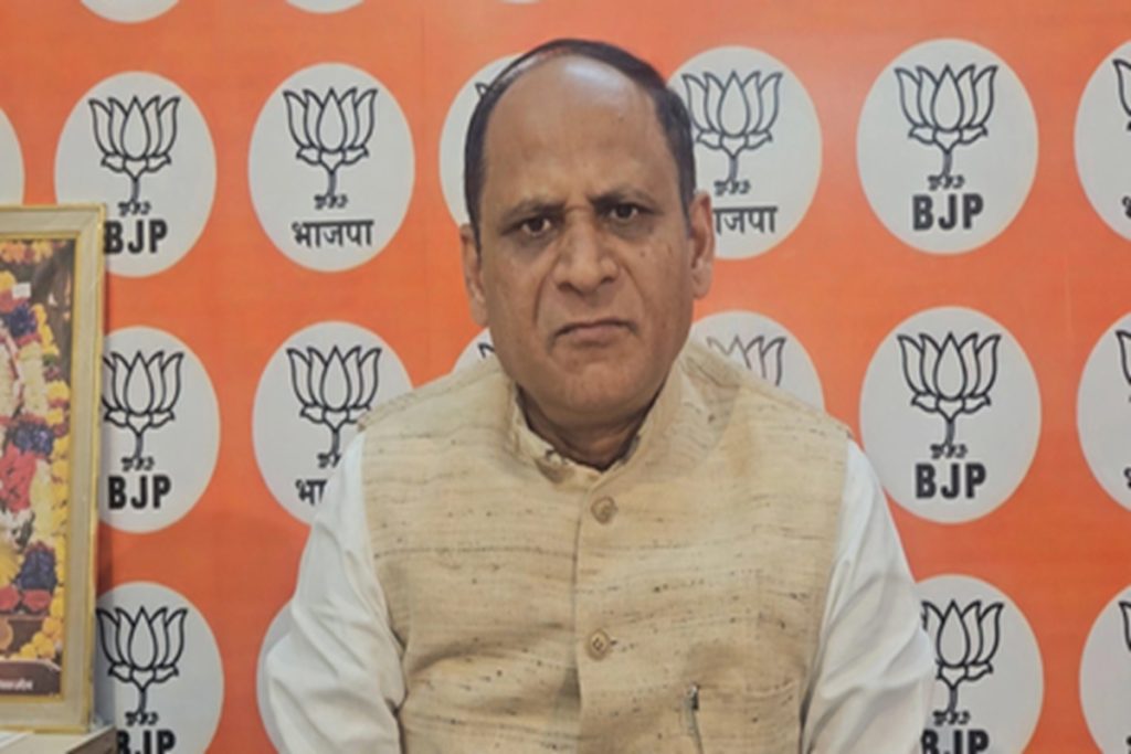 दिनेश प्रताप सिंह का अखिलेश पर तंज, फ्रांस प्रेम पर उठाए सवाल!