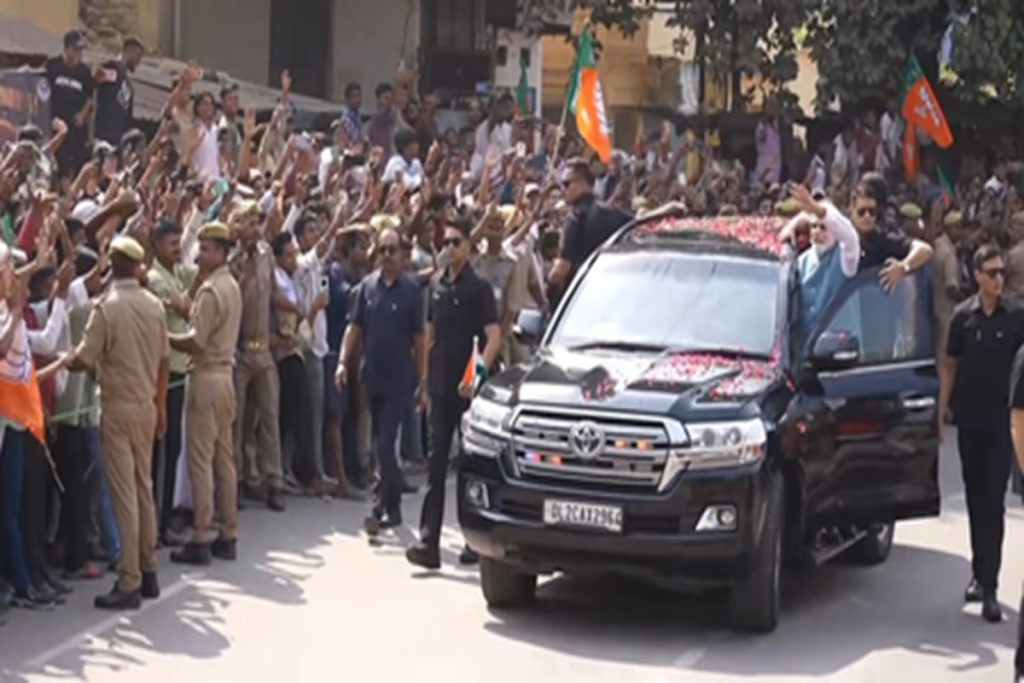 काशी में मोदी का भव्य स्वागत, हर-हर महादेव से गूंजा नमो घाट!
