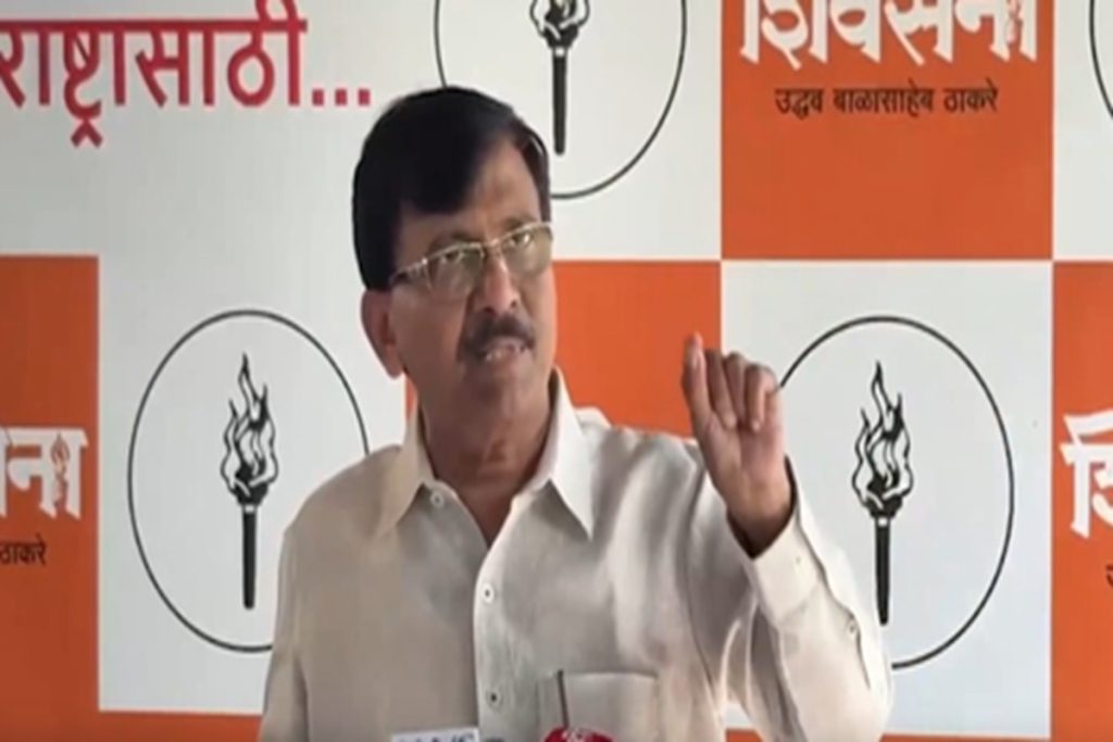 एकनाथ शिंदे को मुख्यमंत्री बनाने के लिए गुलाबराव पाटिल दे रहे धमकी : संजय राउत!