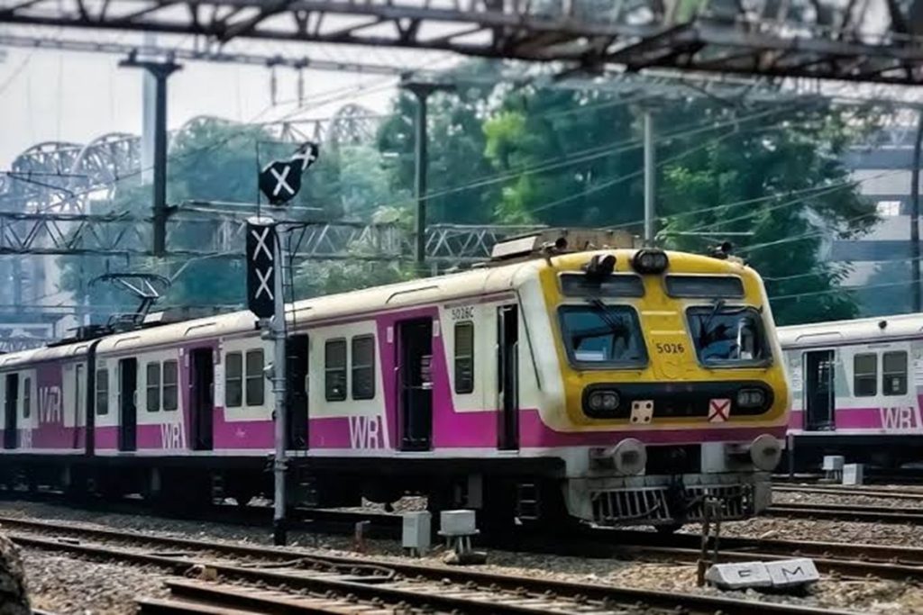 कांजुरमार्ग में सिग्नल फेल होने से लोकल ट्रेनें प्रभावित, सभी लाइनें बहाल​!