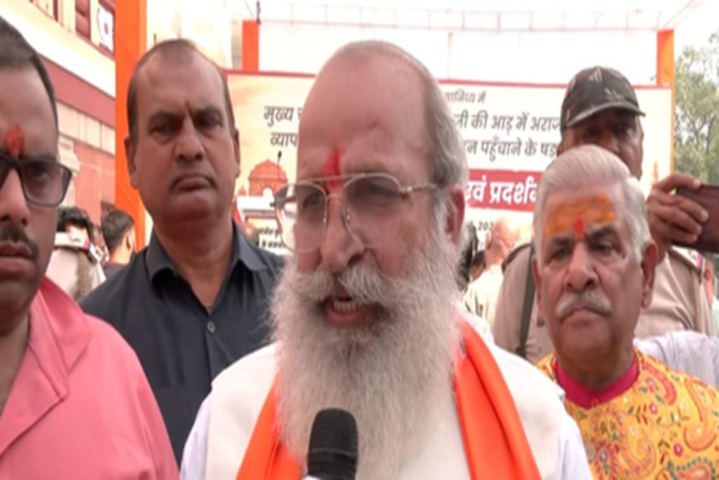 विपक्ष के विरोध-प्रदर्शन पर फूटा व्यापारियों का गुस्सा, बोले- दीपावली सीजन हो रहा बर्बाद!