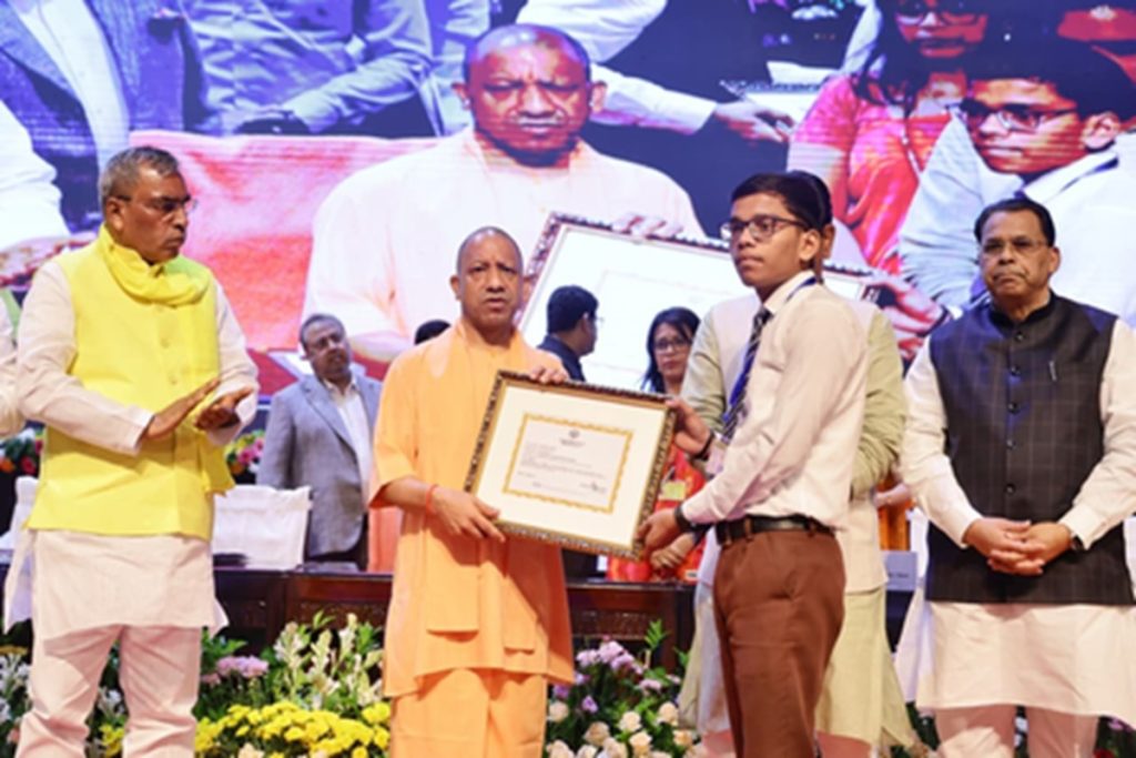 यूपी : सीएम योगी ने दी 4.60 लाख छात्रों को 148 करोड़ से ज्यादा की छात्रवृत्ति!