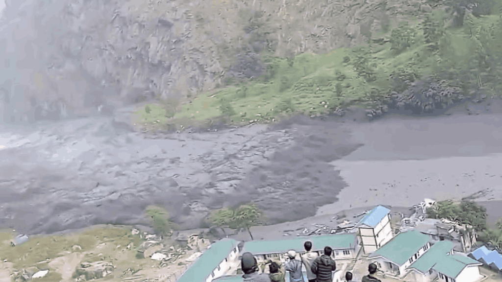 बूढ़ी गंडकी नदी में भयानक बाढ़; 10 लापता, 150 से ज़्यादा विदेशी टूरिस्ट फंसे