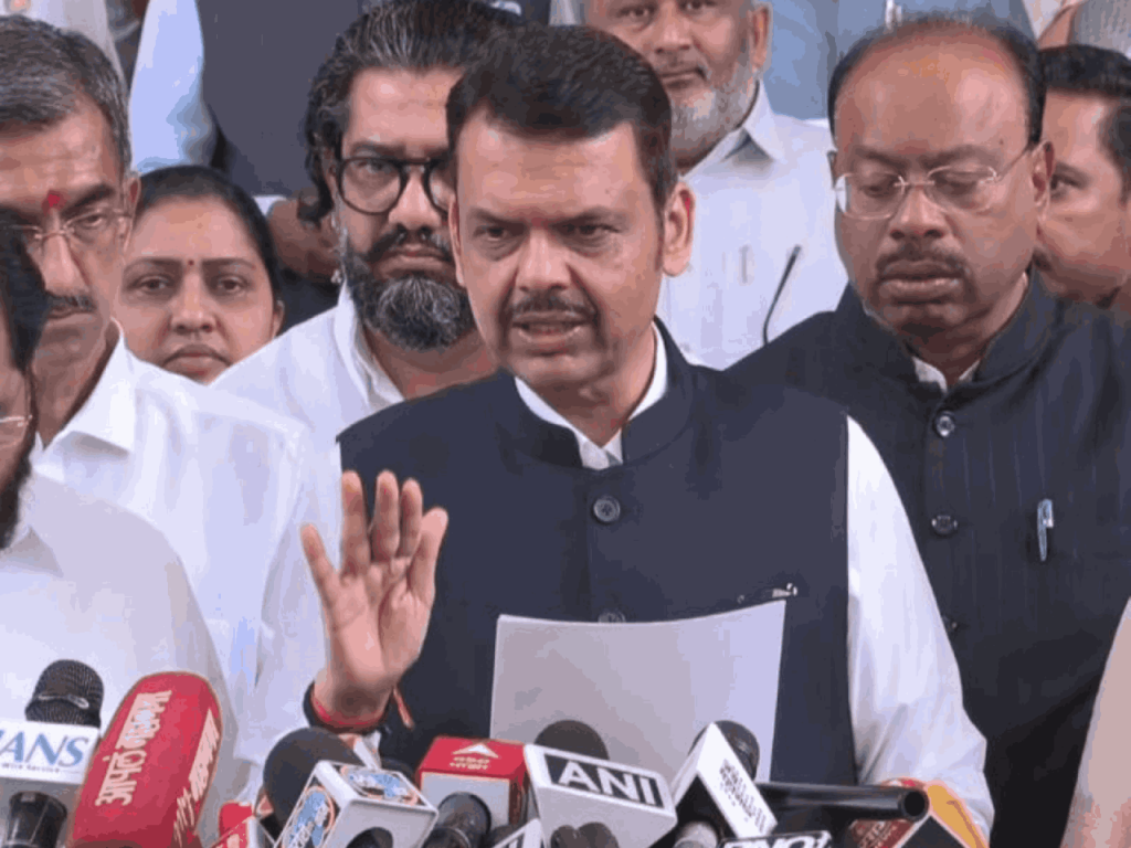 दिल्ली के आंदोलन की गूंज महाराष्ट्र तक, सत्ता परिवर्तन पर भिड़े उद्धव और फडणवीस