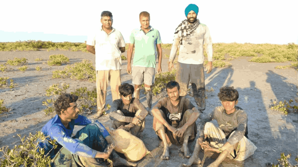 गुजरात में भारतीय इलाके में घुसने पर चार पाकिस्तानी मछुआरे गिरफ्तार