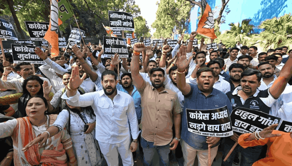 खड़गे के बयान पर दिल्ली-पटना से लेकर बेंगलुरु में बीजेपी का प्रदर्शन